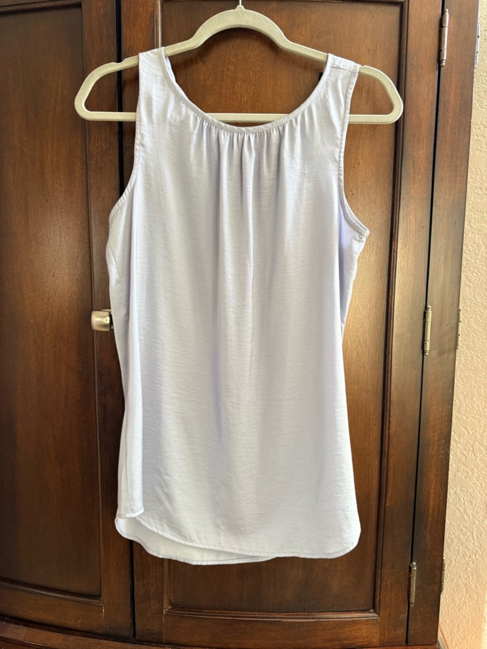 Women's Sleeveless Scoop Neck Tank Top - Light Lavender